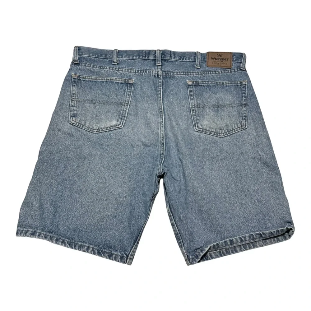 Wrangler Z2S0SW Light Wash Relaxed Fit Cotton Denim Jean Shorts Men's 38‎